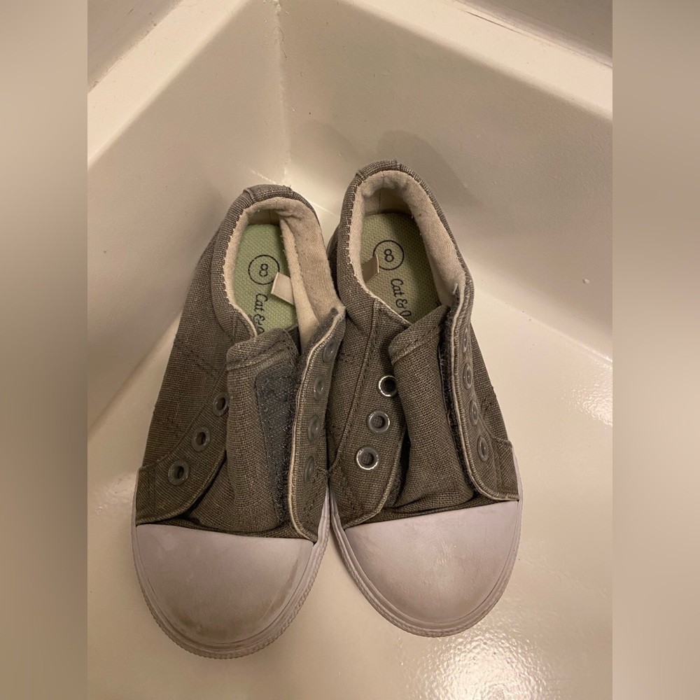 Size 8 toddler boys shoes by cat and Jack